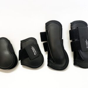 Los Protectores Anatómicos para Caballo de Werken ofrecen máxima protección y confort para las patas de tu caballo. Fabricados en plástico y neopreno de alta calidad, este modelo recubre completamente las extremidades, asegurando una protección eficaz contra impactos. Características: Materiales Resistentes: Plástico duradero y neopreno. Ejemplo en color negro.